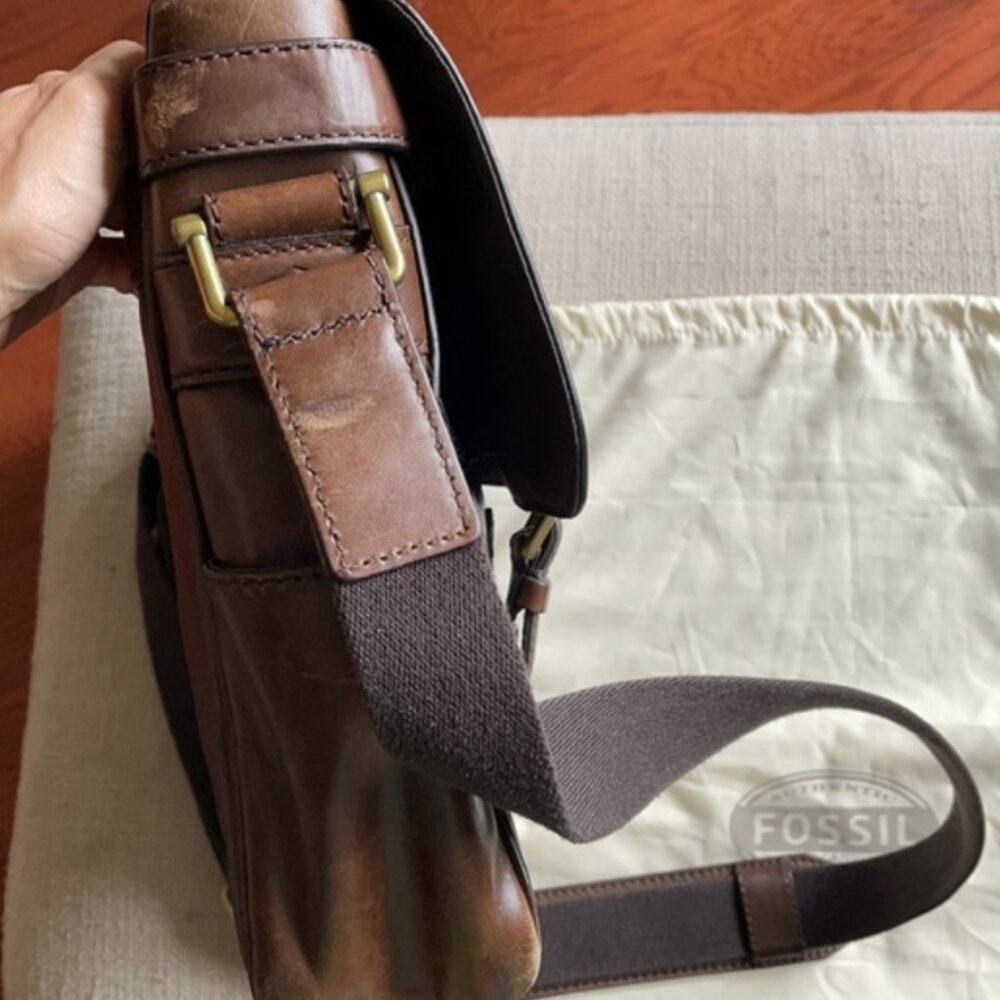 Fossil Messenger Bag 💼 - Picture 9 of 16